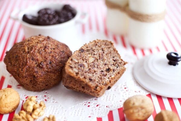Кекс с черносливом и грецким орехом